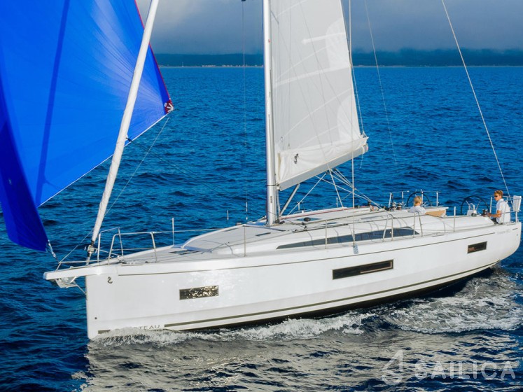 Oceanis 40.1 - Yacht Charter Sailica