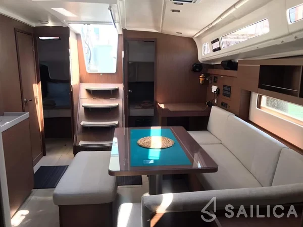 Oceanis 40.1 - Yacht Charter Sailica