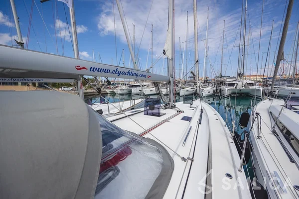 Oceanis 40.1 - Yacht Charter Sailica