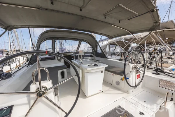 Oceanis 40.1 - Yacht Charter Sailica