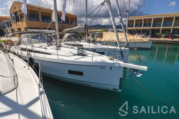 Oceanis 40.1 - Yacht Charter Sailica