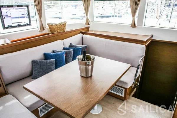 Lagoon 40 - Yacht Charter Sailica