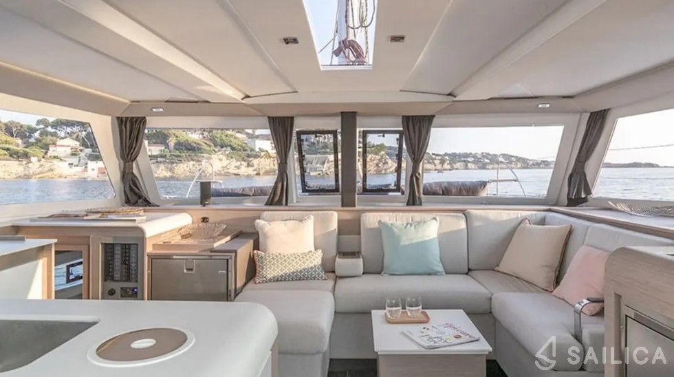 Isla 40 - Yacht Charter Sailica