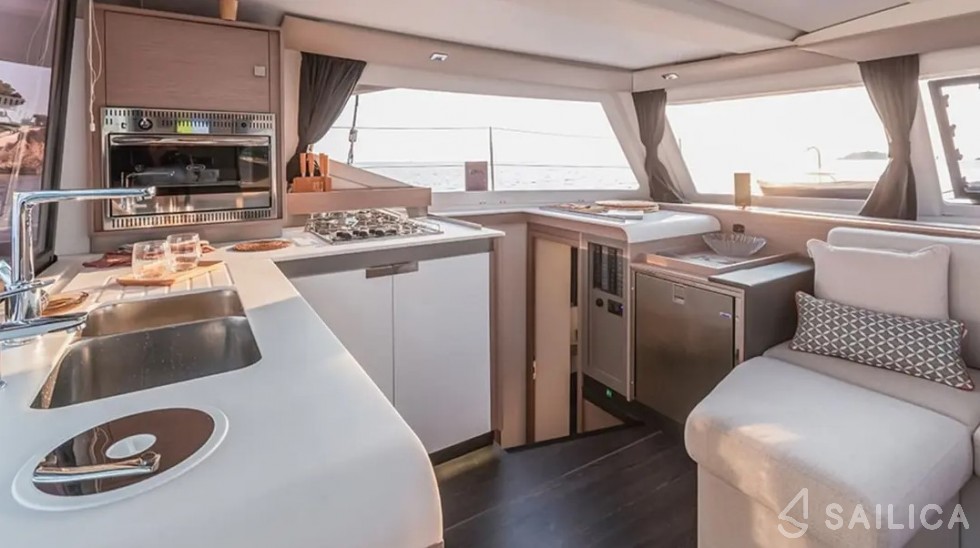 Isla 40 - Yacht Charter Sailica