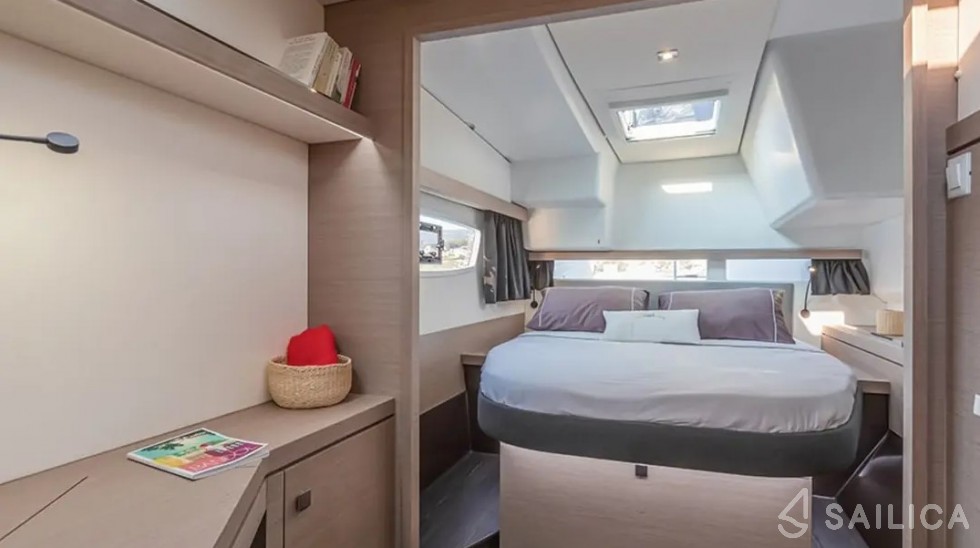 Isla 40 - Yacht Charter Sailica