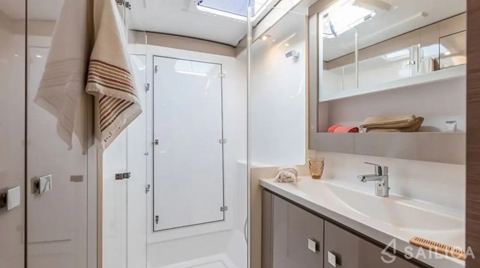 Isla 40 - Yacht Charter Sailica
