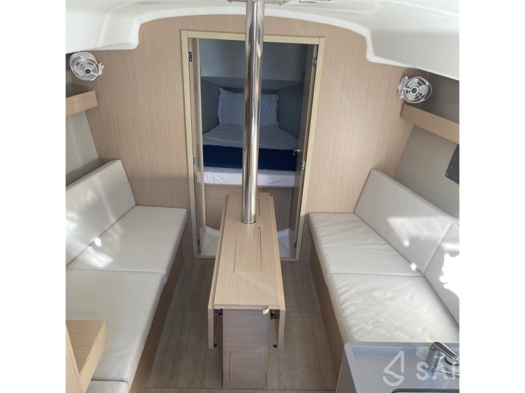 Oceanis 34.1 - Yacht Charter Sailica