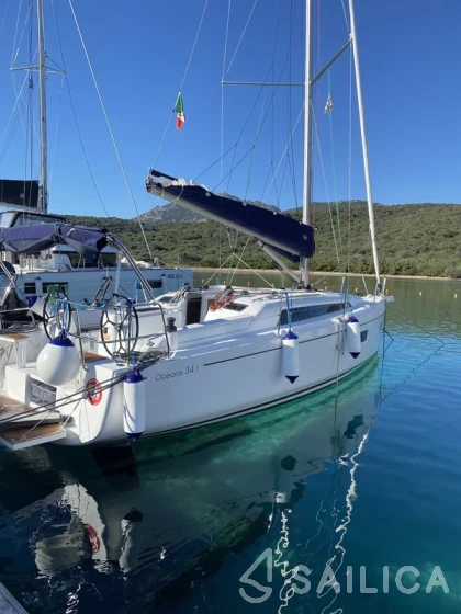 Oceanis 34.1 - Yacht Charter Sailica
