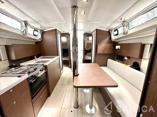 Oceanis 38.1 - Yacht Charter Sailica