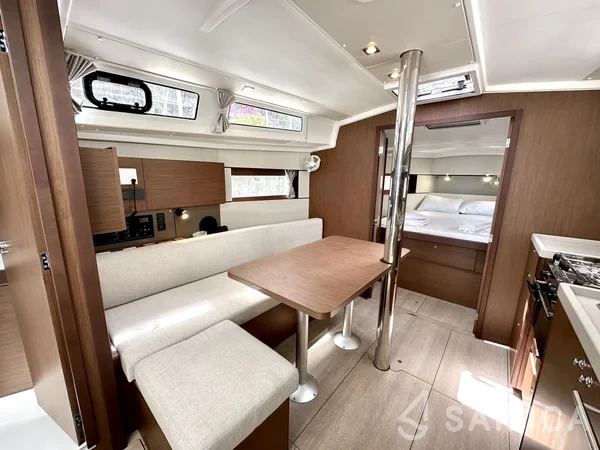 Oceanis 38.1 - Yacht Charter Sailica