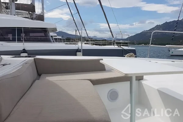 Bali 4.2 - Yacht Charter Sailica