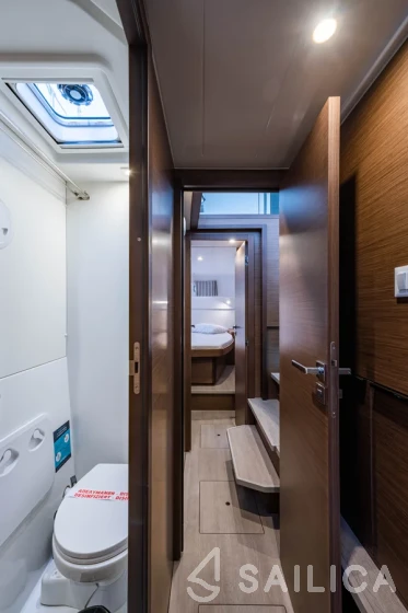 Lagoon 40 - Yacht Charter Sailica