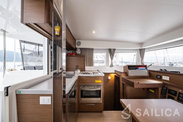 Lagoon 40 - Yacht Charter Sailica