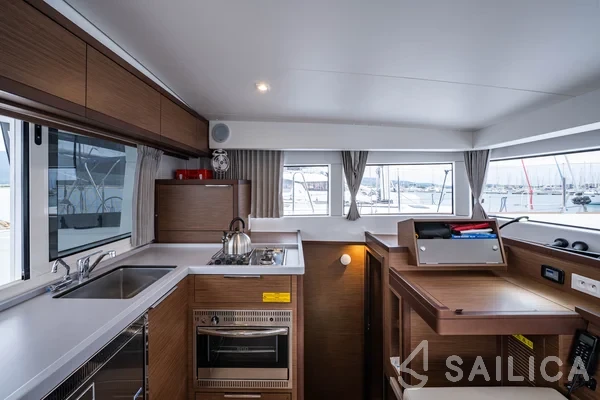 Lagoon 40 - Yacht Charter Sailica