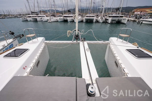 Lagoon 40 - Yacht Charter Sailica