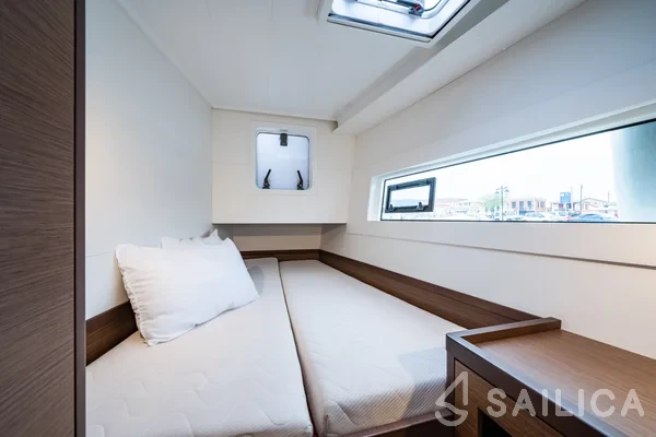 Lagoon 40 - Yacht Charter Sailica