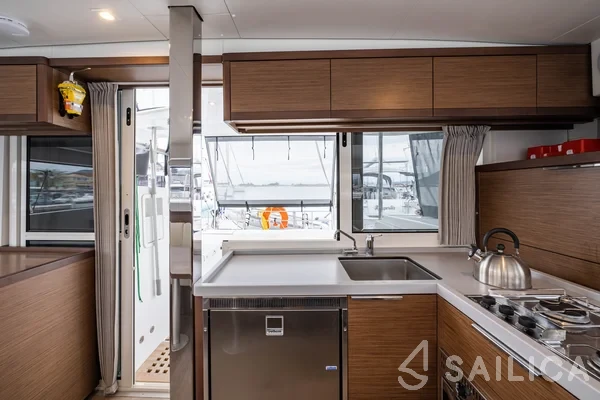 Lagoon 40 - Yacht Charter Sailica