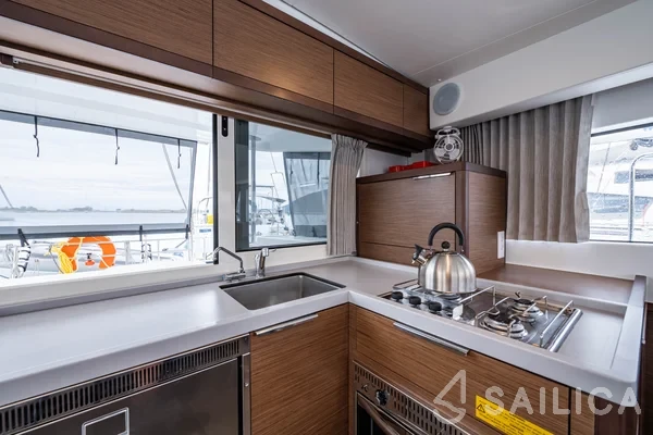 Lagoon 40 - Yacht Charter Sailica