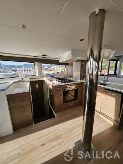 Bali 4.8  - Yacht Charter Sailica