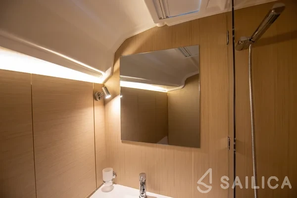 Oceanis 40.1 - Yacht Charter Sailica