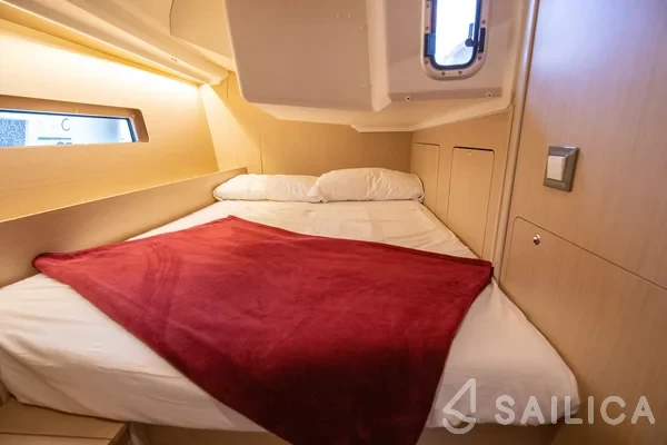 Oceanis 40.1 - Yacht Charter Sailica