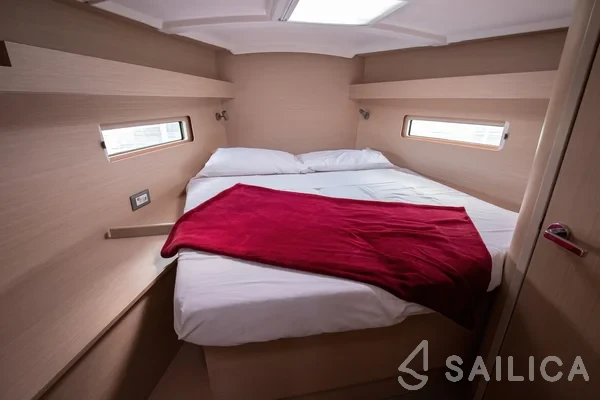Oceanis 40.1 - Yacht Charter Sailica
