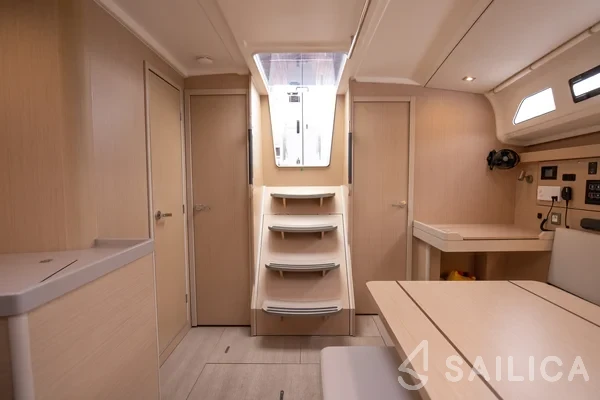 Oceanis 40.1 - Yacht Charter Sailica