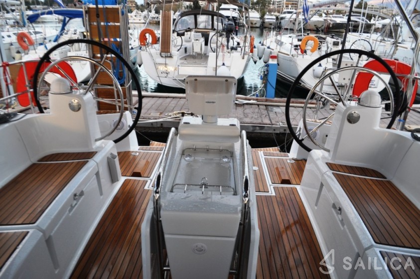 Sun Odyssey 519 - Yacht Charter Sailica