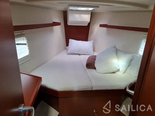 Hanse 418 - Yacht Charter Sailica
