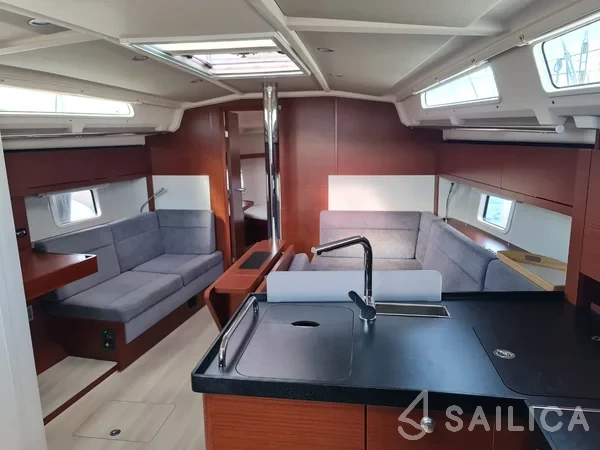 Hanse 418 - Yacht Charter Sailica