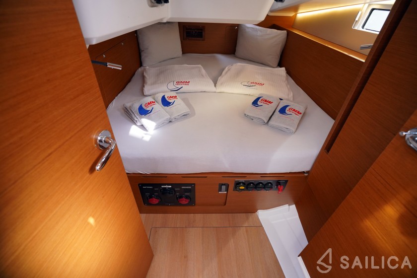 Sun Odyssey 490 - Yacht Charter Sailica