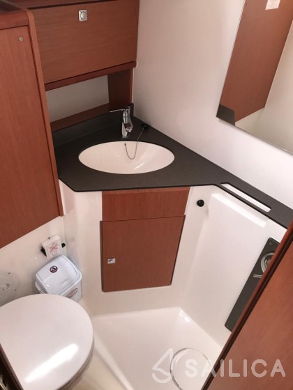 Bavaria 46 Cruiser - Yacht Charter Sailica