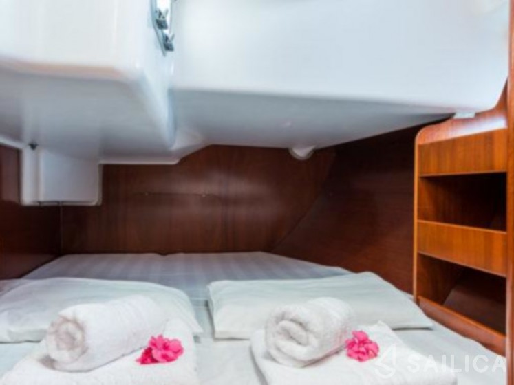 Oceanis 41.1 - Yacht Charter Sailica