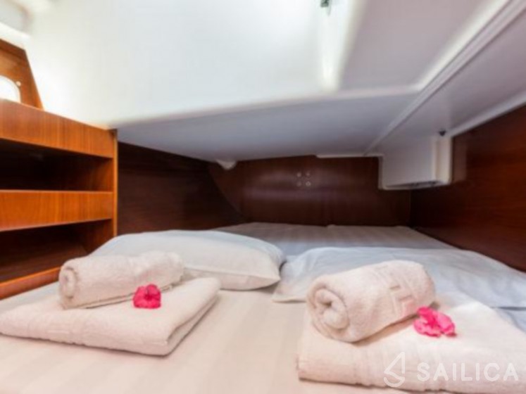 Oceanis 41.1 - Yacht Charter Sailica