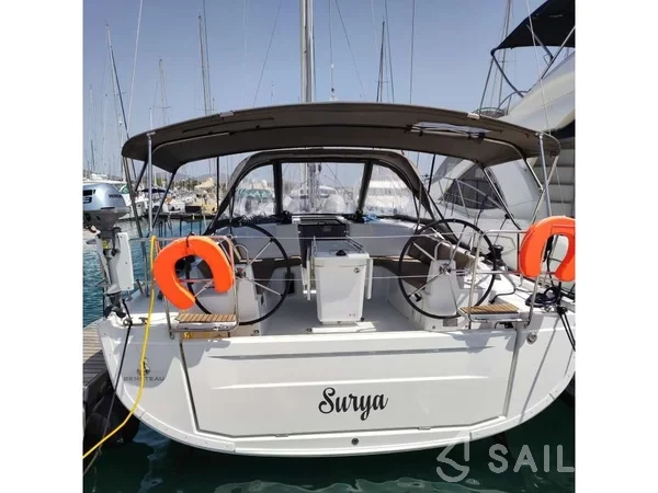 Oceanis 40.1 - Yacht Charter Sailica