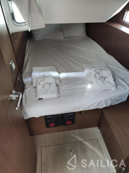 Oceanis 40.1 - Yacht Charter Sailica