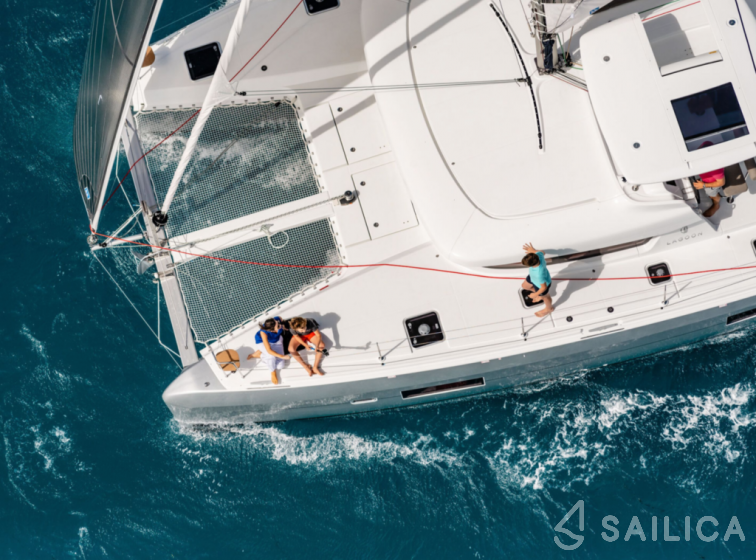 Lagoon 42 - Yacht Charter Sailica