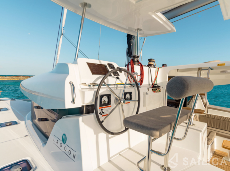 Lagoon 42 - Yacht Charter Sailica