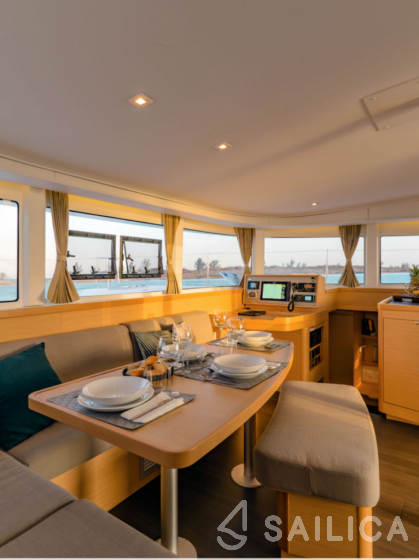 Lagoon 42 - Yacht Charter Sailica