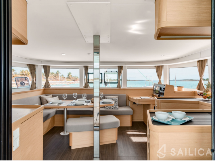 Lagoon 42 - Yacht Charter Sailica