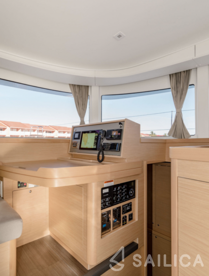 Lagoon 42 - Yacht Charter Sailica