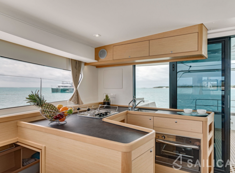 Lagoon 42 - Yacht Charter Sailica