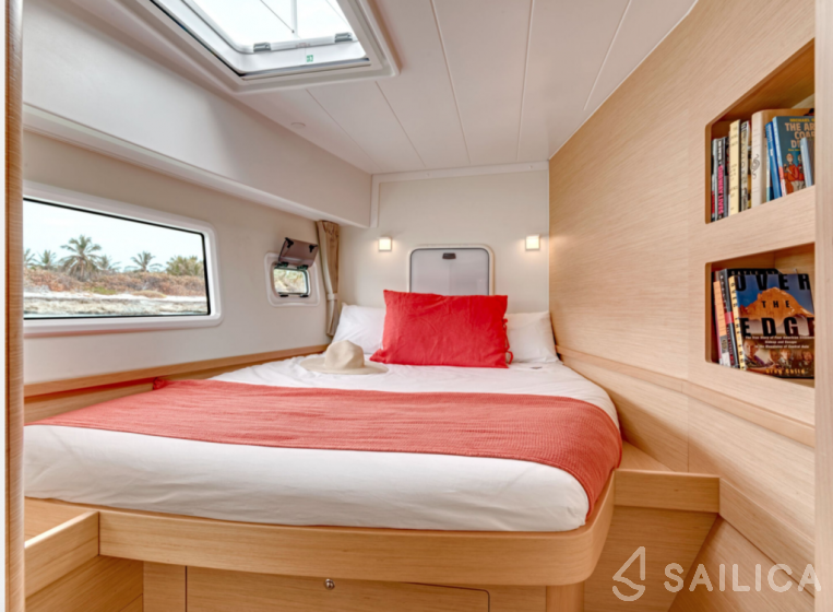 Lagoon 42 - Yacht Charter Sailica