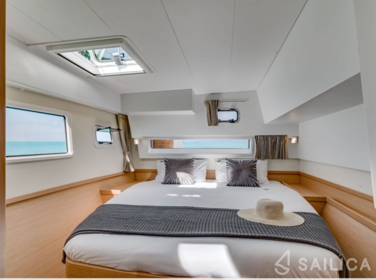 Lagoon 42 - Yacht Charter Sailica