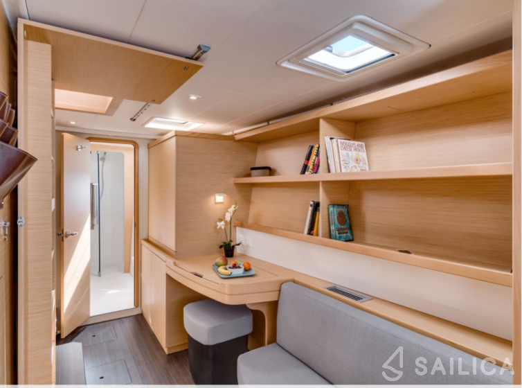 Lagoon 42 - Yacht Charter Sailica