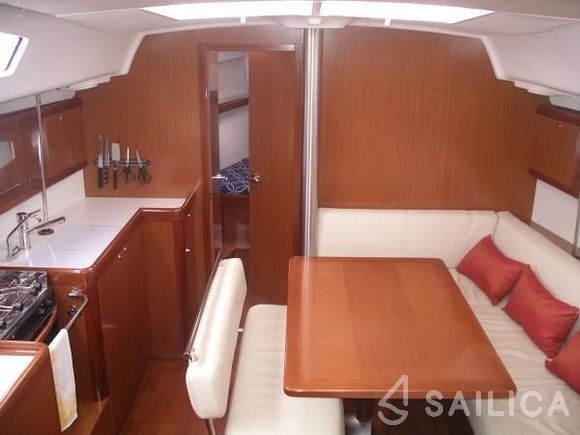 Oceanis 40 - Yacht Charter Sailica