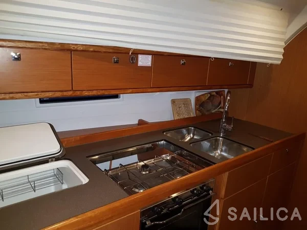 Bavaria 41 Cruiser - Yacht Charter Sailica
