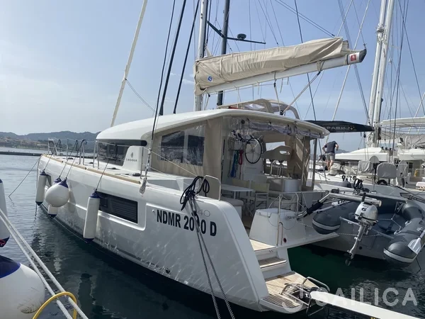 Lagoon 40 - Yacht Charter Sailica