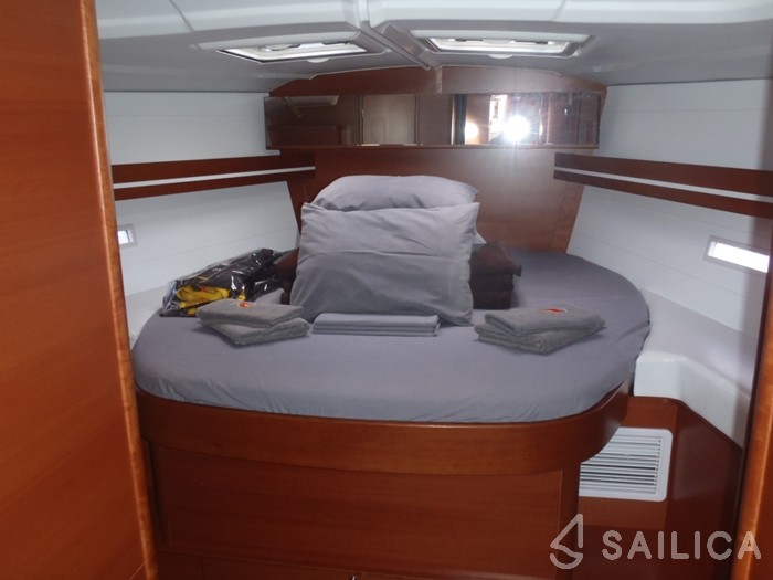 Dufour 445 Grand Large - Yacht Charter Sailica