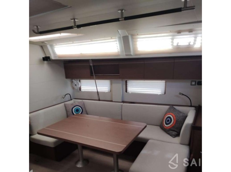 Oceanis 51.1 - Yacht Charter Sailica